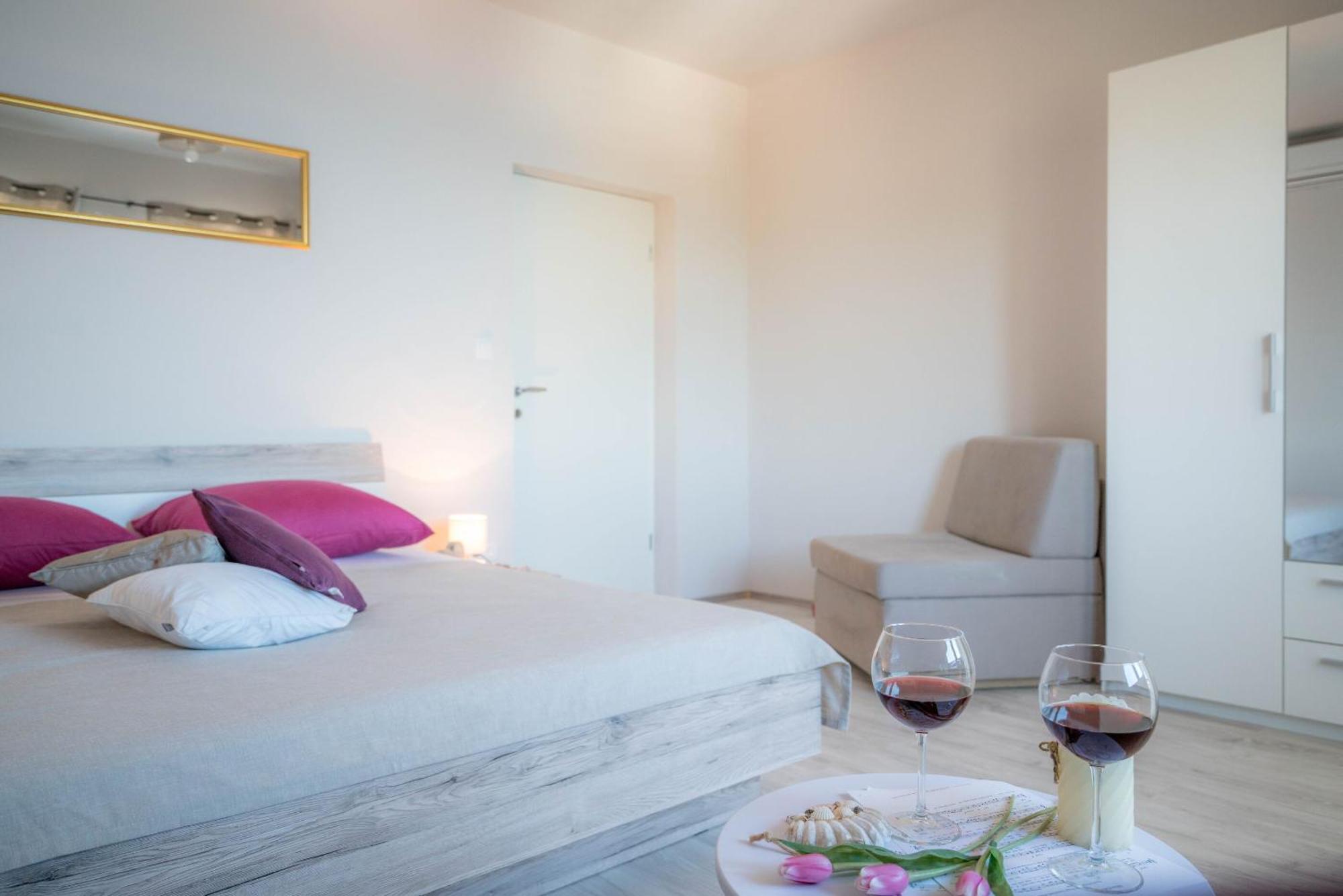 Apartments Sonata Омиш Экстерьер фото