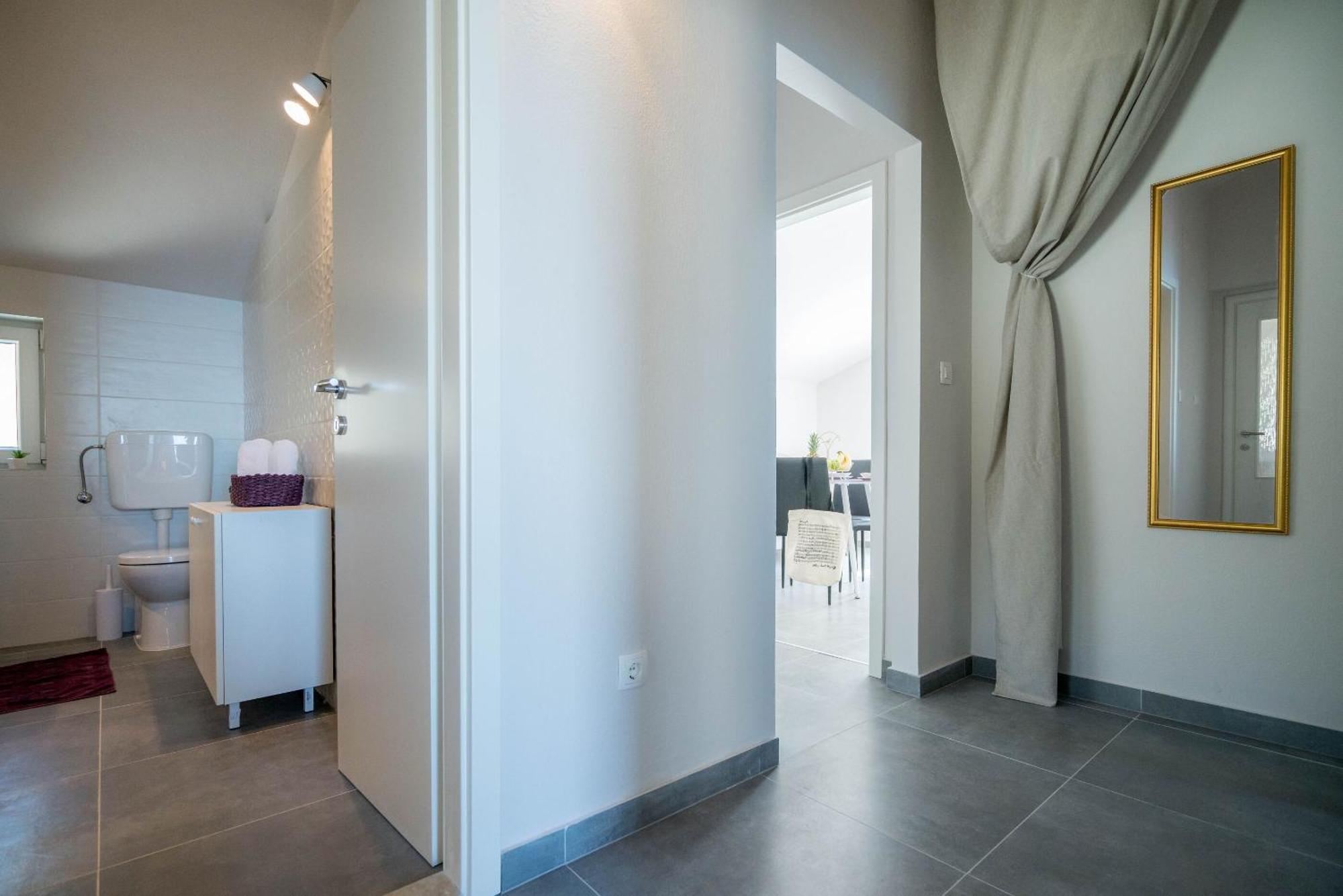 Apartments Sonata Омиш Экстерьер фото