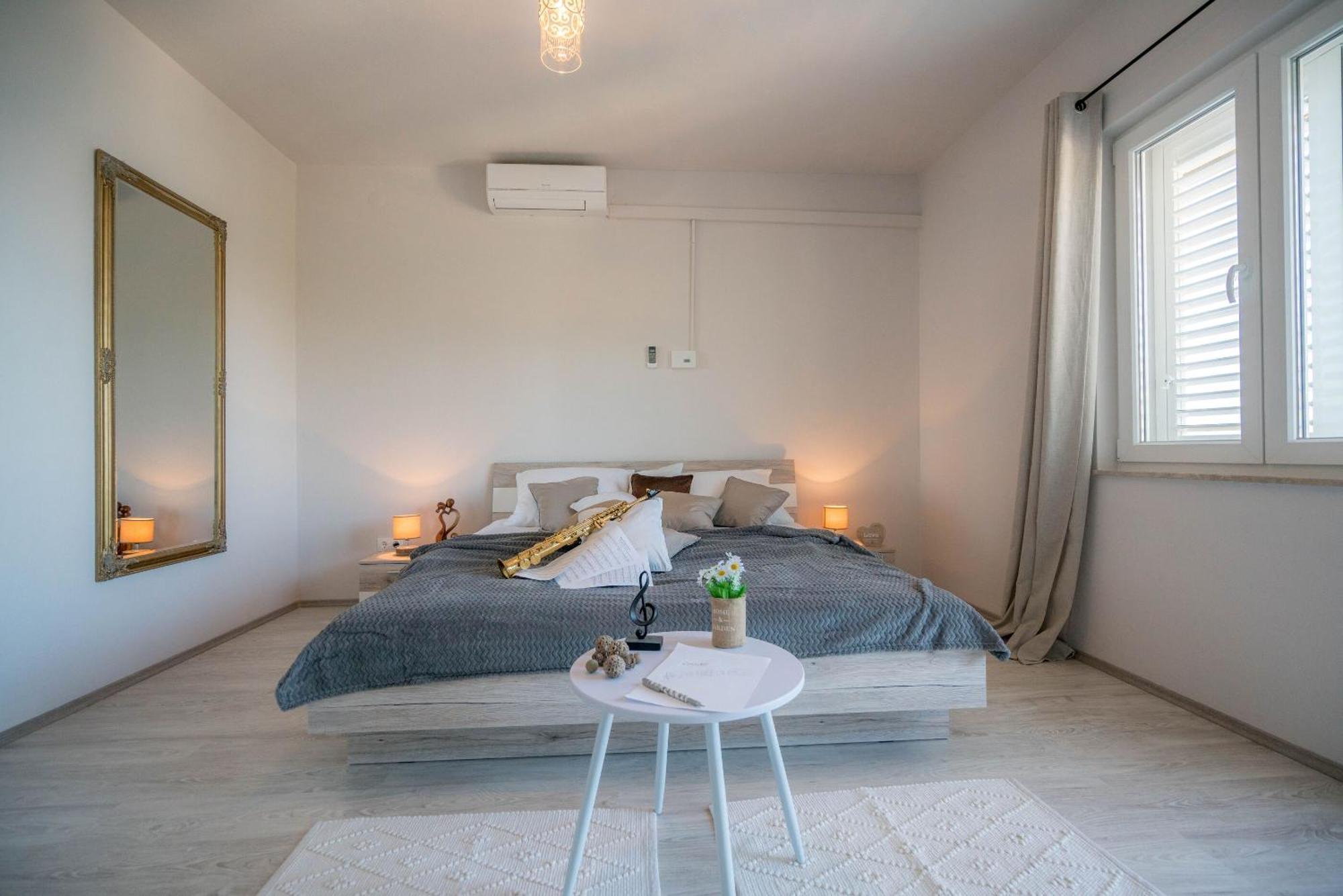 Apartments Sonata Омиш Экстерьер фото