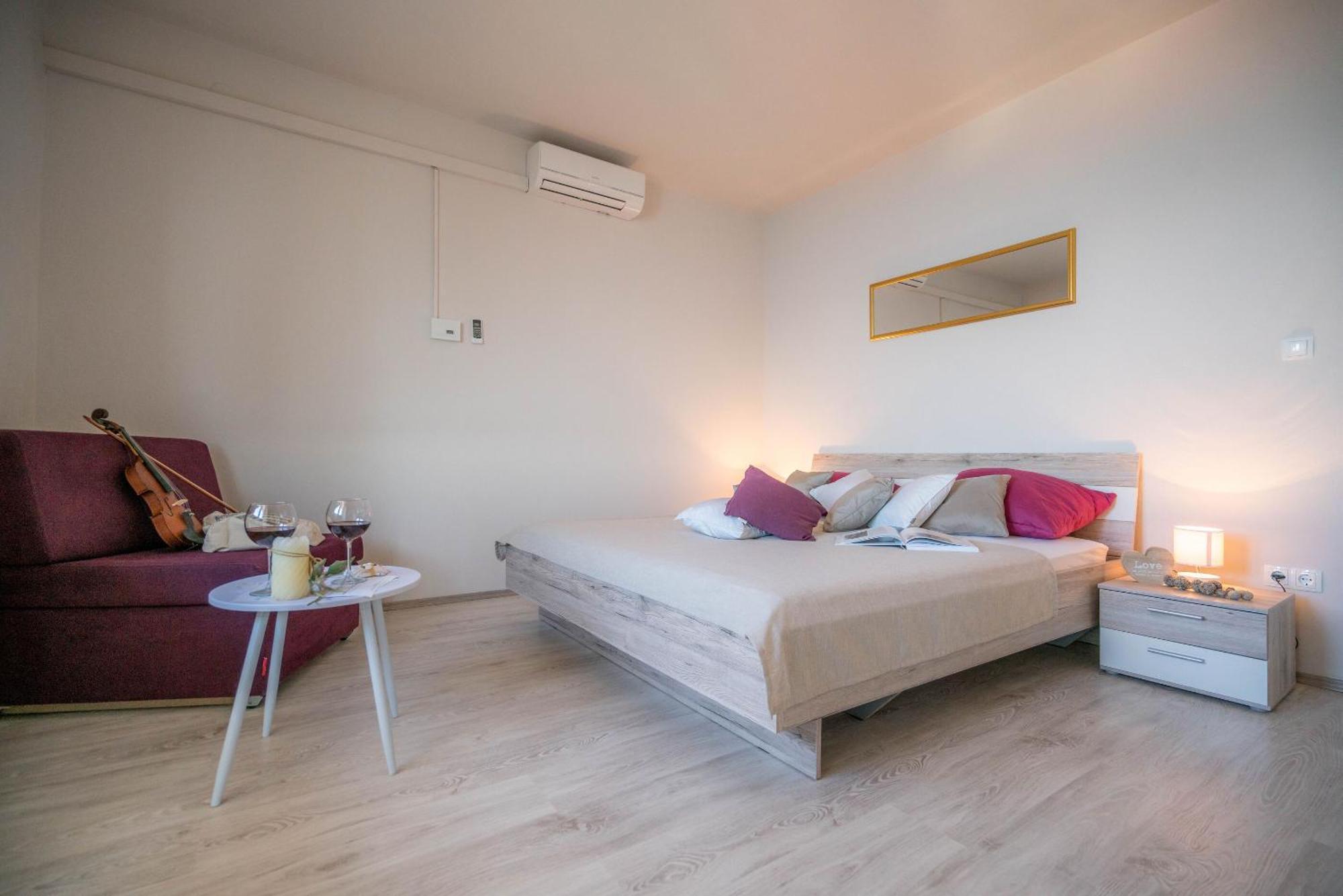 Apartments Sonata Омиш Экстерьер фото