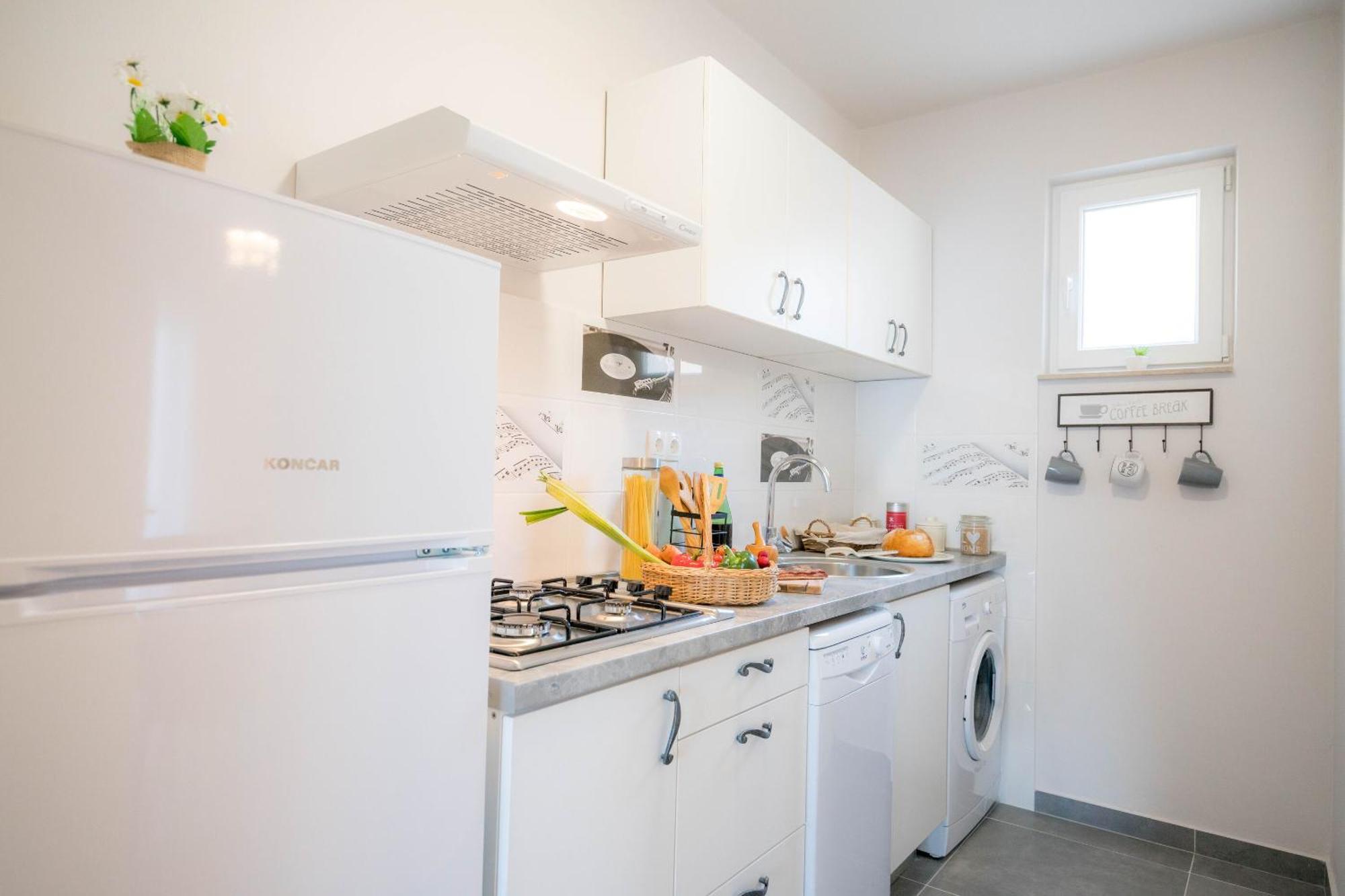 Apartments Sonata Омиш Экстерьер фото