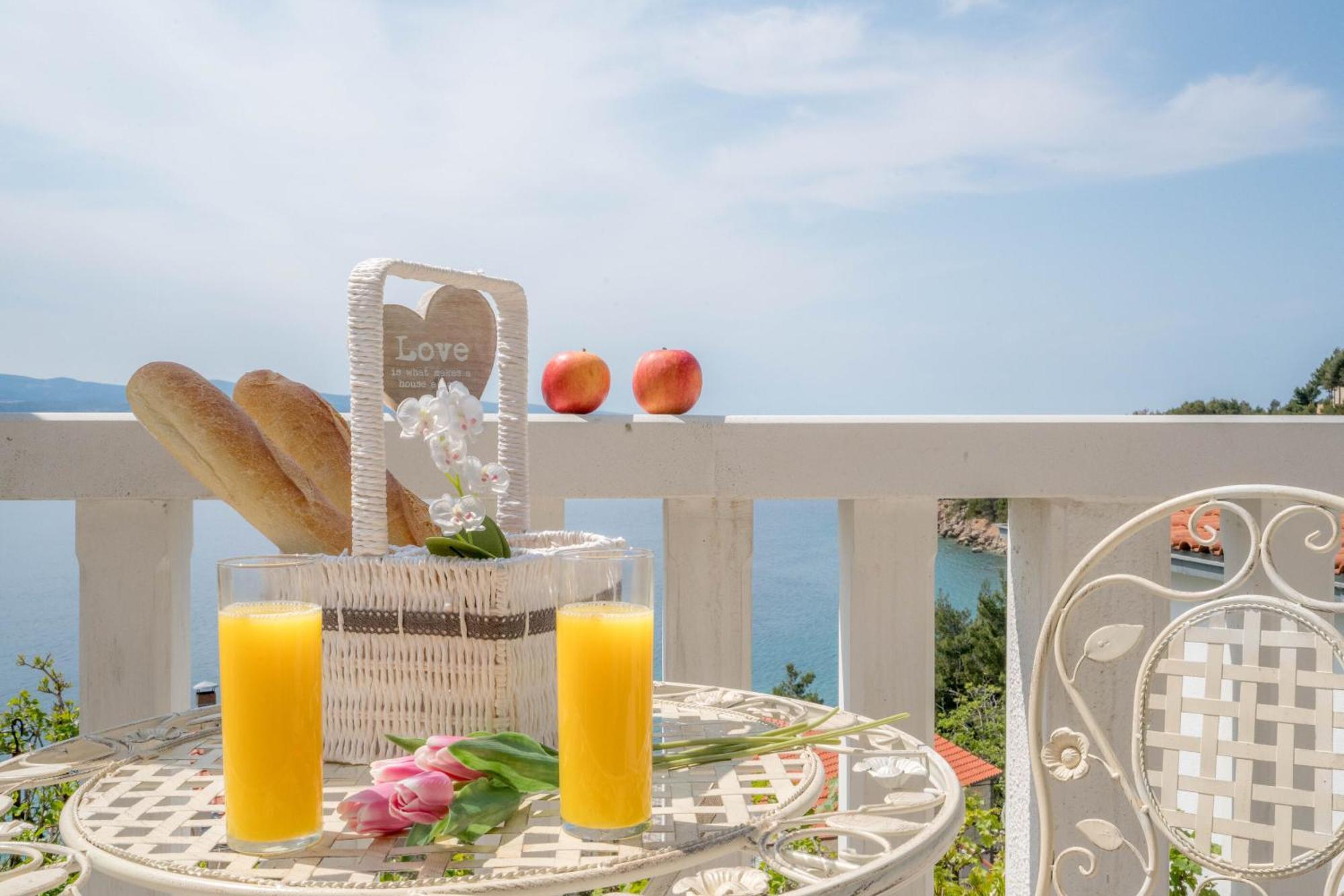 Apartments Sonata Омиш Экстерьер фото