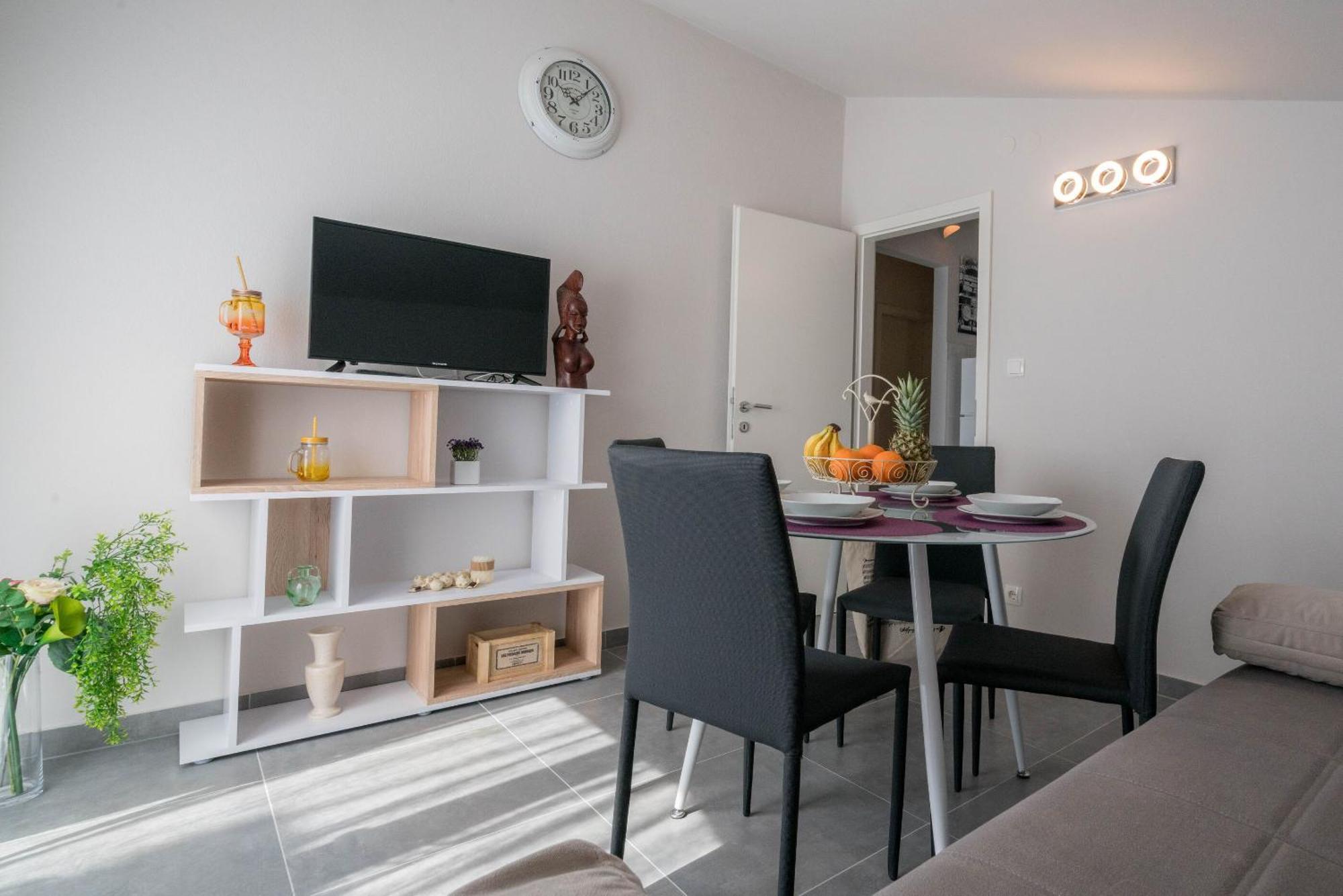 Apartments Sonata Омиш Экстерьер фото