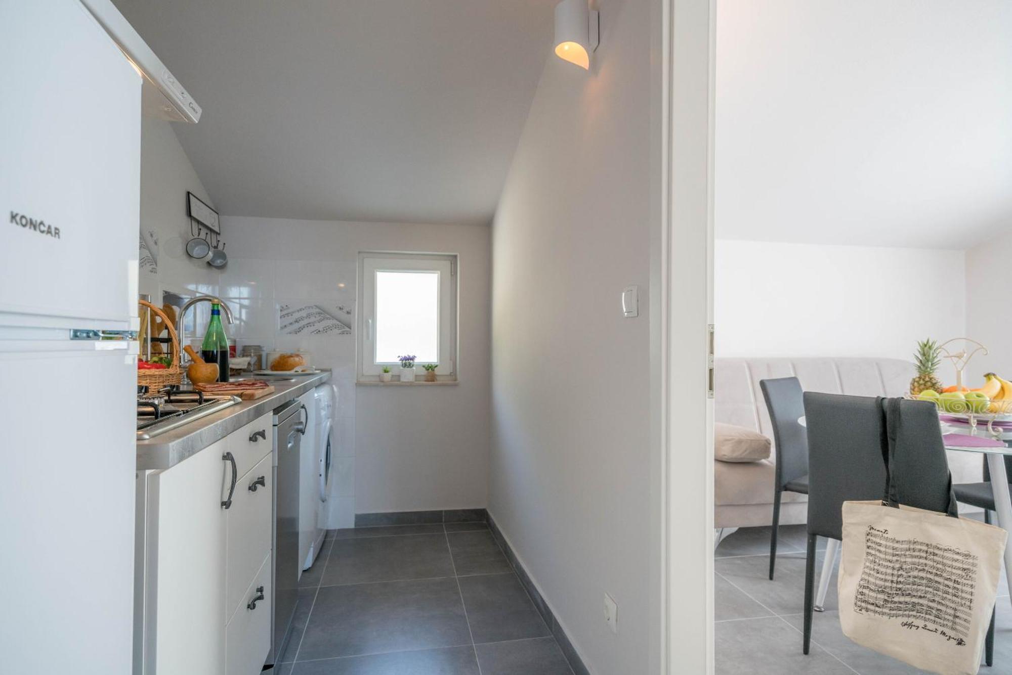 Apartments Sonata Омиш Экстерьер фото