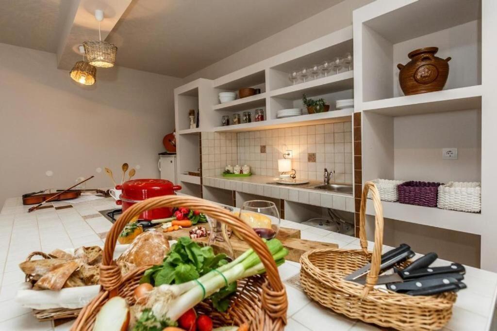 Apartments Sonata Омиш Экстерьер фото